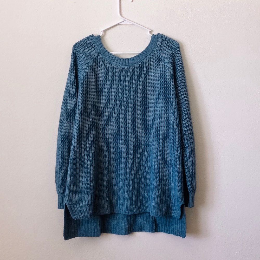Oversized sweater W/cutout